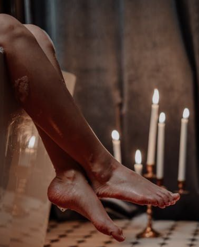 simple and stylish crossed ankles feet pose